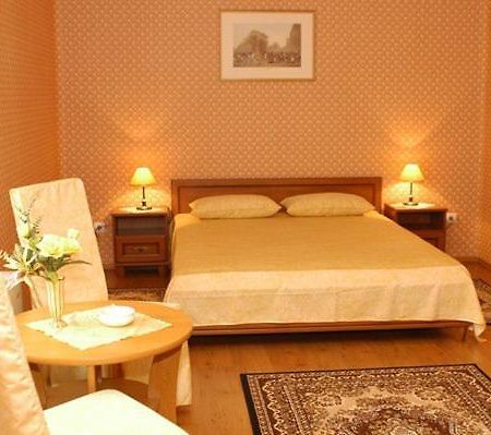 Peron Panzio Bed & Breakfast Debrecen Exterior photo